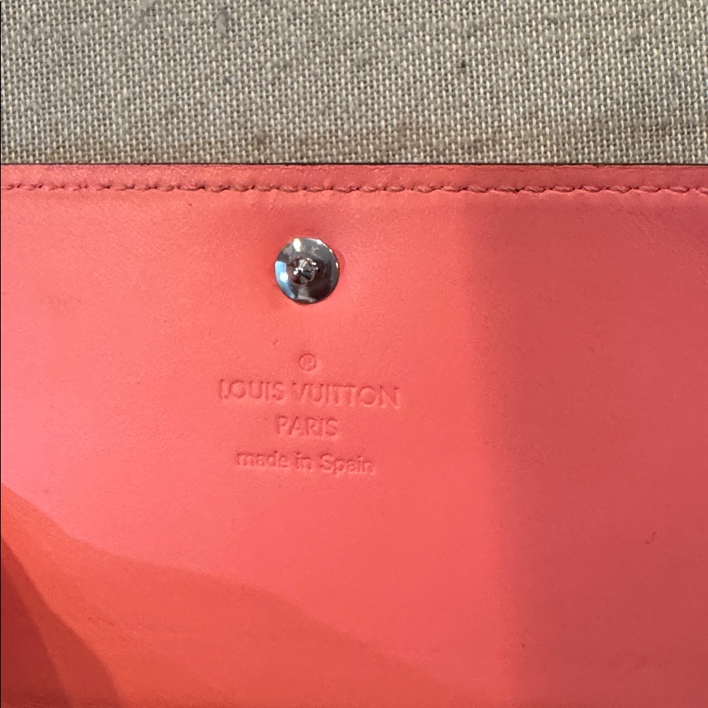 Louis Vuitton Patent Embossed Card Holder - Picture 5 of 7